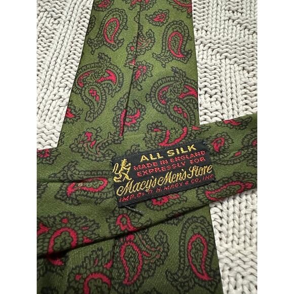 Vintage Macy's green and red paisley silk tie - Picture 3 of 5